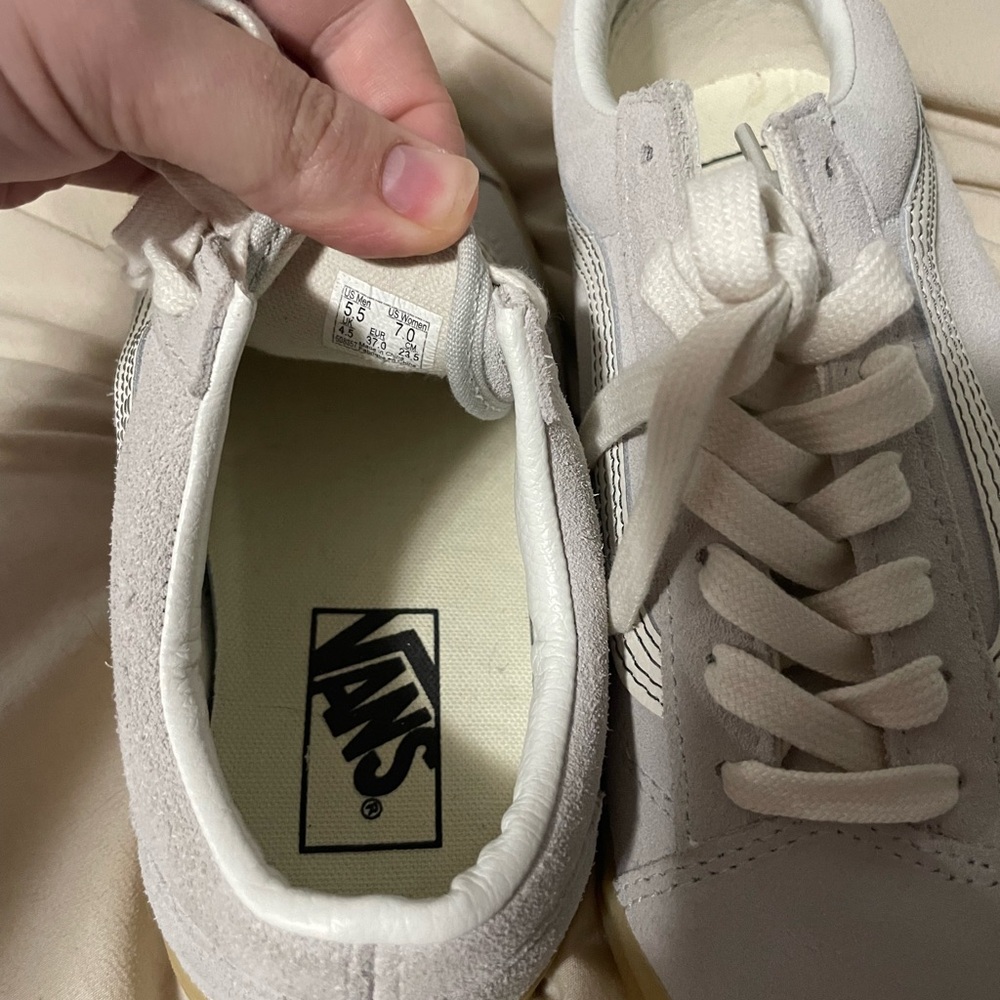 VANS - Picture 2 of 4